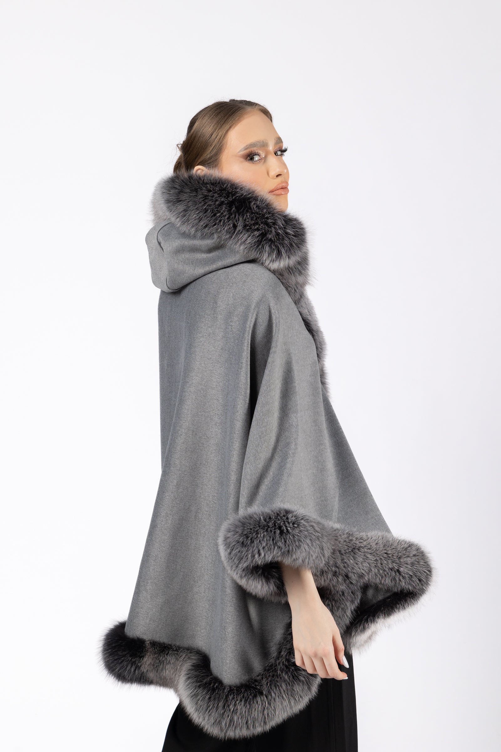Capă din Cașmir cu Blană Naturală de Vulpe, Femei, Silver Grey 82