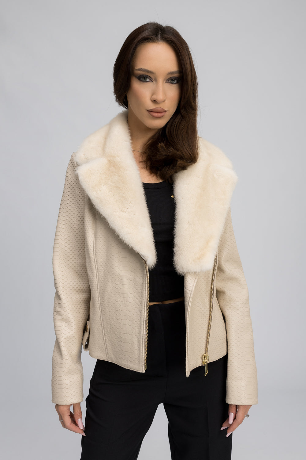 Geacă din Piele Naturală cu Textură Piton și Guler din Blană de Vizon, Femei, Ivory Mist 446