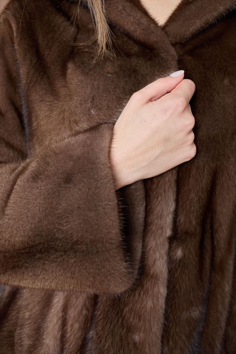 haina blana vizon maro cu gluga, Mareus