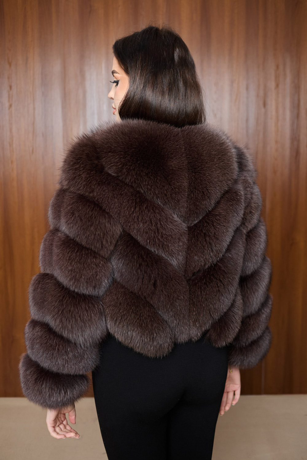 haina blana vulpe maro ciocolatiu, model V, mareus