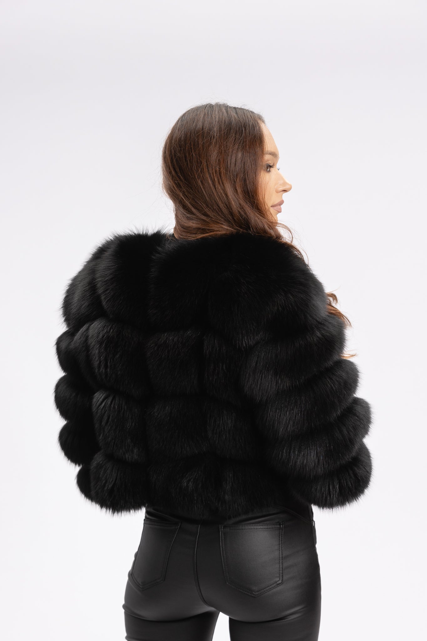 haina blana vulpe neagra