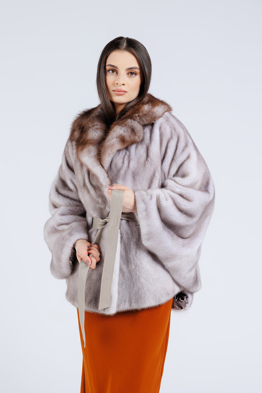 Capă din Blană Naturală de Vizon, cu Guler Marten și Cordon din Piele, Femei, Ice Grey 60