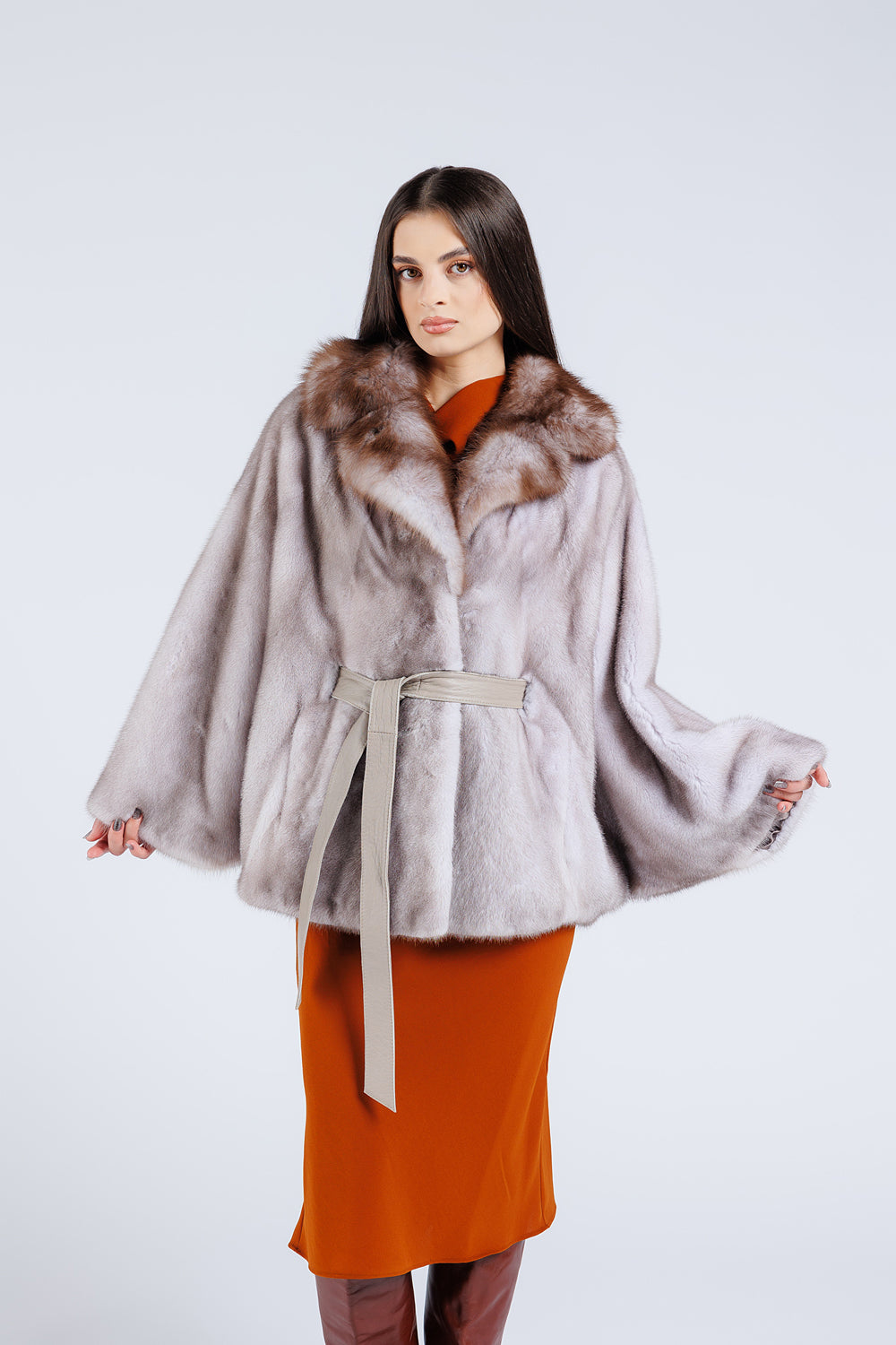 Capă din Blană Naturală de Vizon, cu Guler Marten și Cordon din Piele, Femei, Ice Grey 60