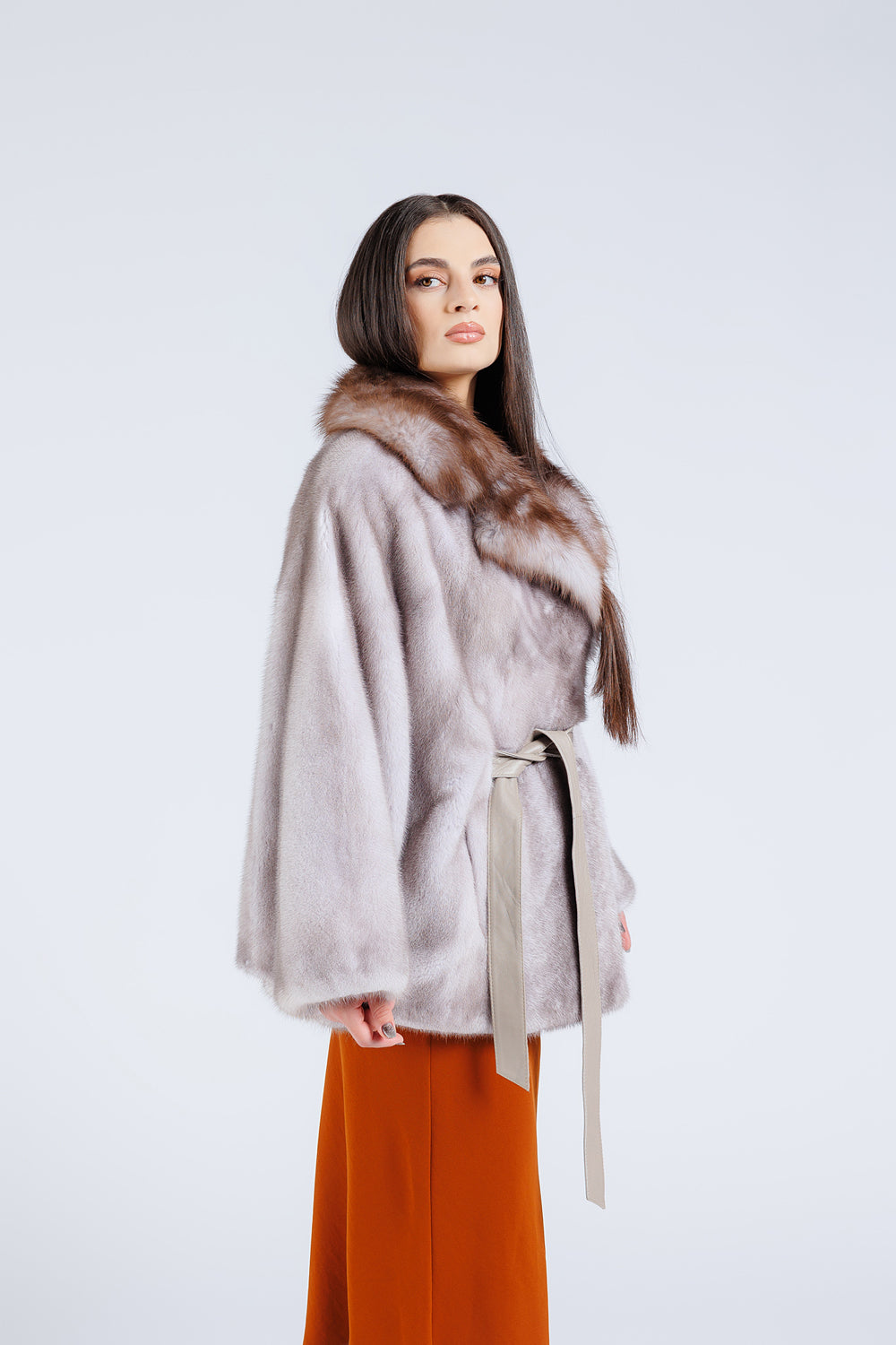 Capă din Blană Naturală de Vizon, cu Guler Marten și Cordon din Piele, Femei, Ice Grey 60