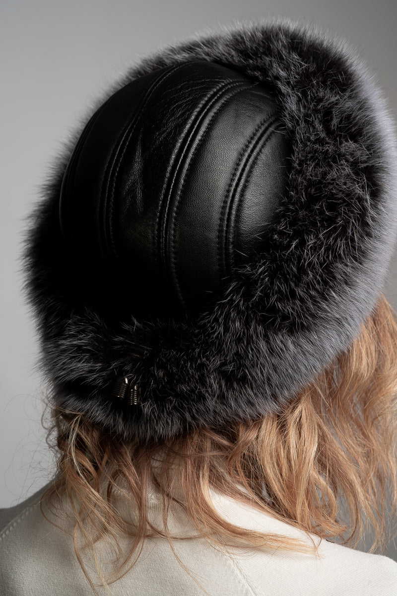 caciula blana mareus