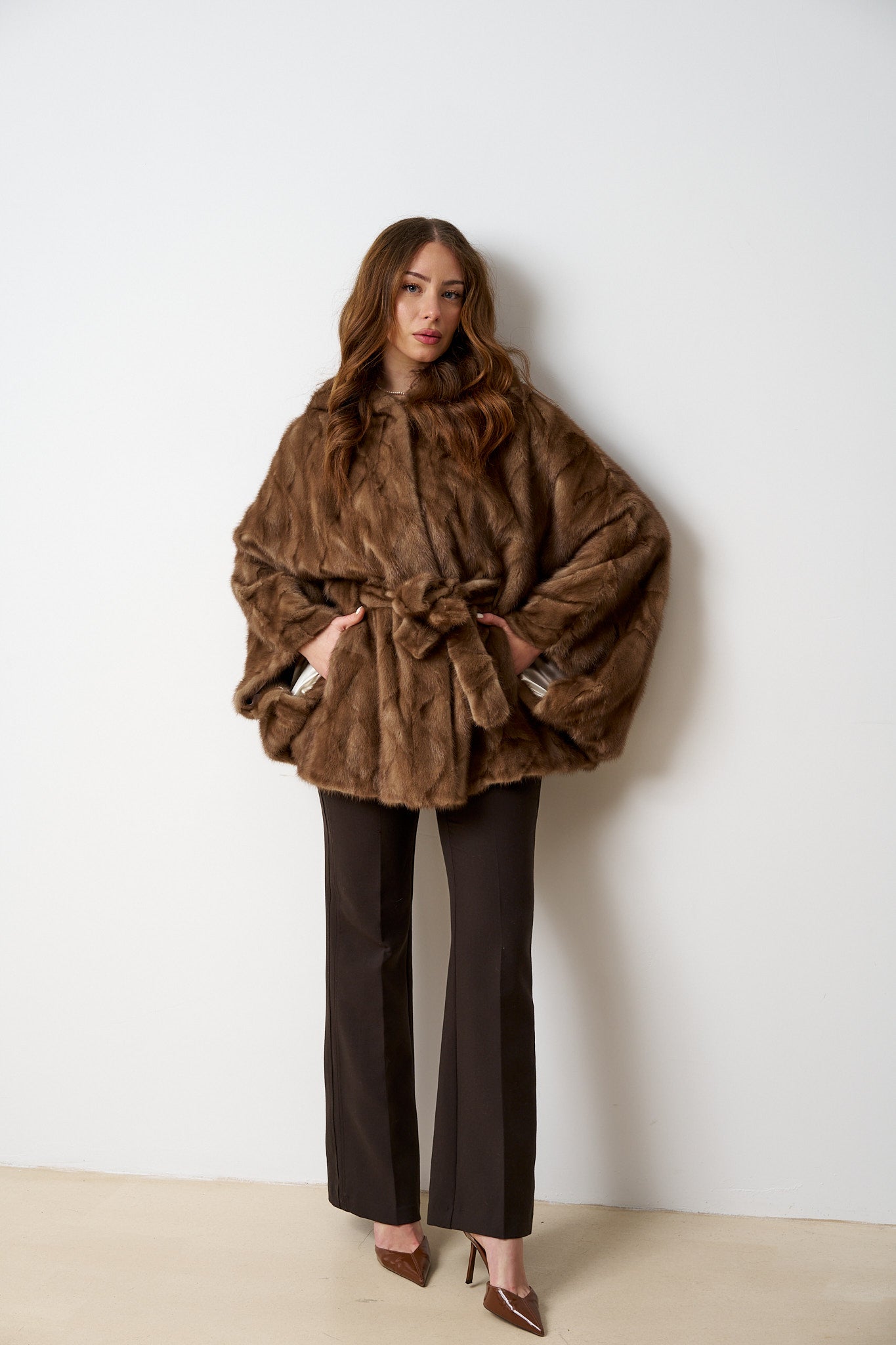 Capa din Blana Naturala de Vizon, cu Gluga și Cordon, Pastel 518