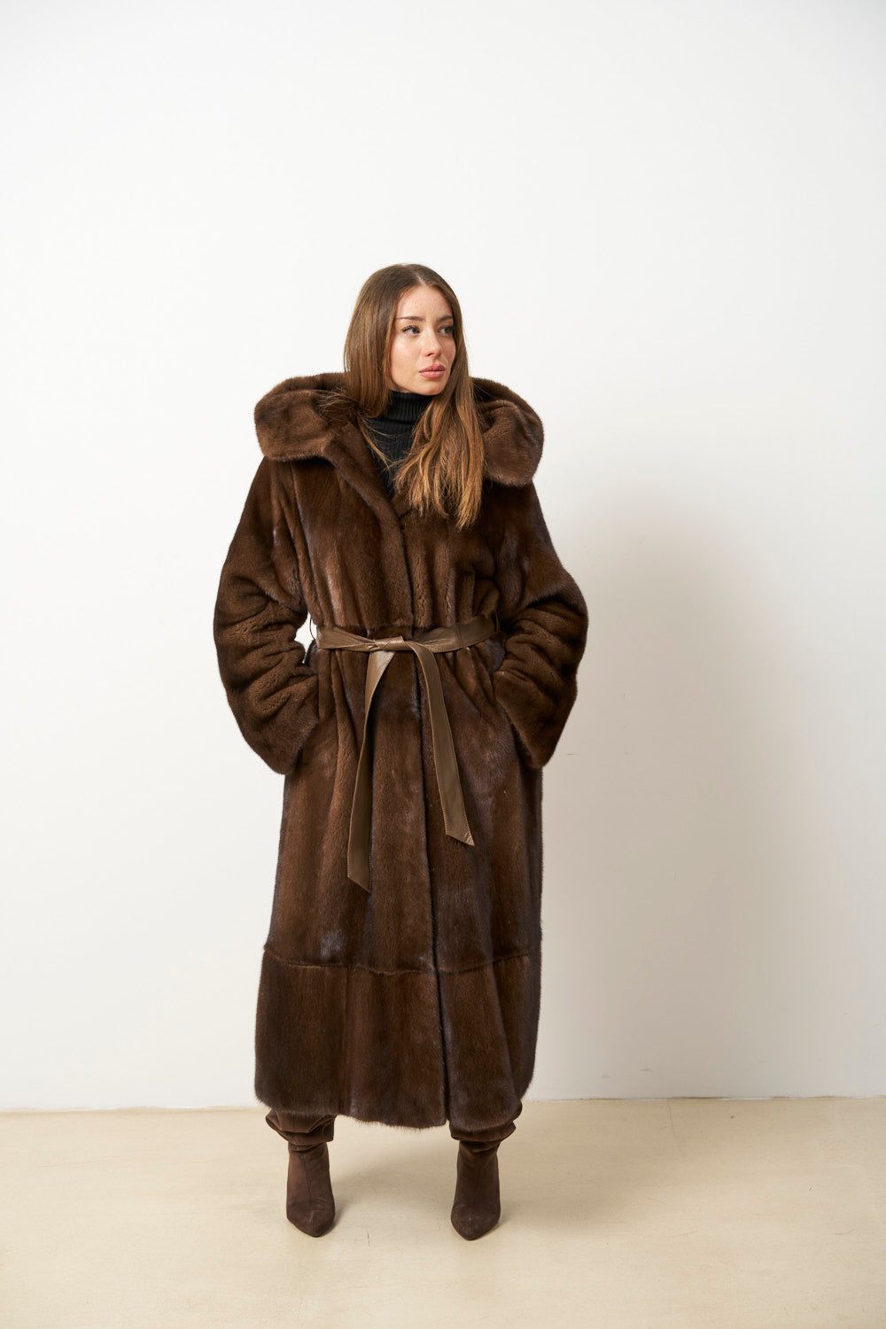 Haină Lungă din Blană Naturală de Vizon, cu Glugă Amplă si Cordon, Maro, Mareus
