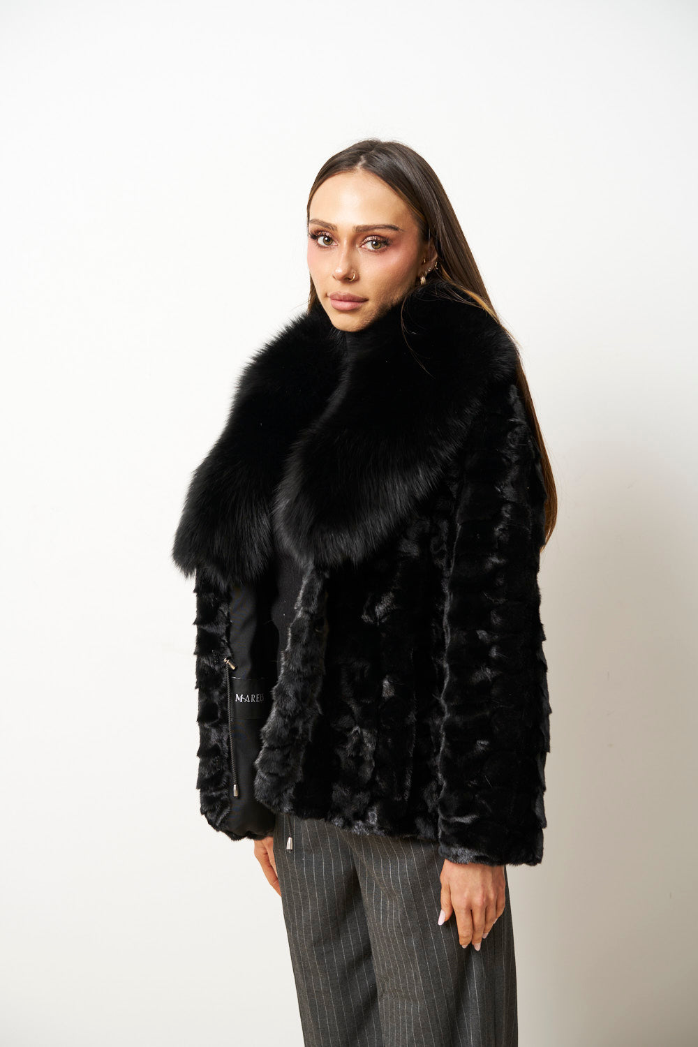 Haină din Blană Naturală de Nurcă cu Guler din Vulpe, Neagra, Mareus