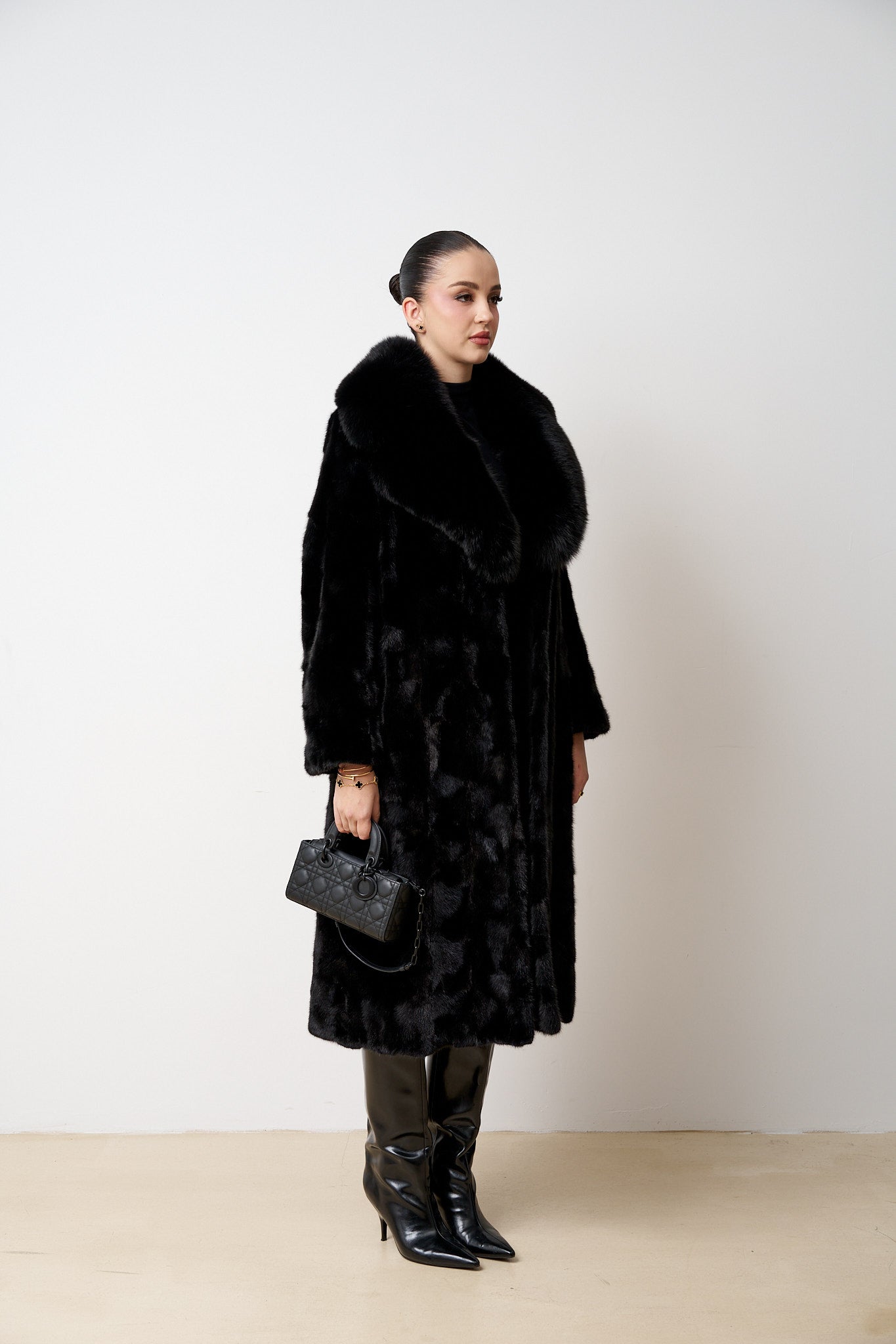 Haina Lunga din Blana Naturala de Vizon cu Guler din Vulpe, Neagra, Mareus