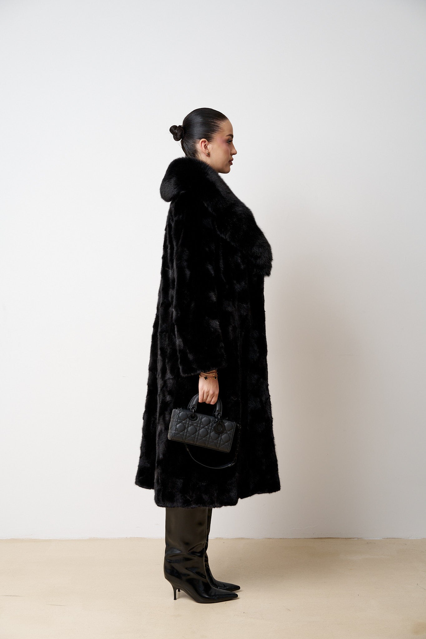 Haina Lunga din Blana Naturala de Vizon cu Guler din Vulpe, Neagra, Mareus