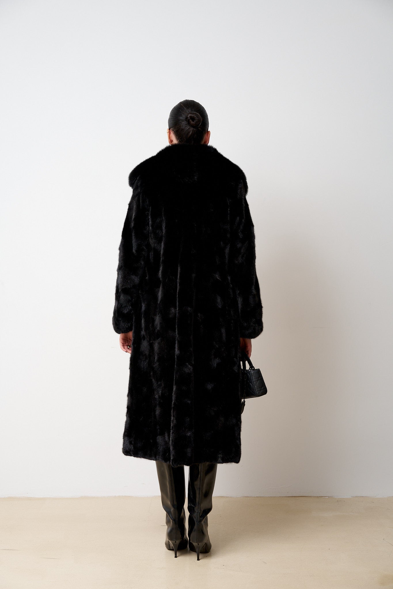 Haina Lunga din Blana Naturala de Vizon cu Guler din Vulpe, Neagra, Mareus