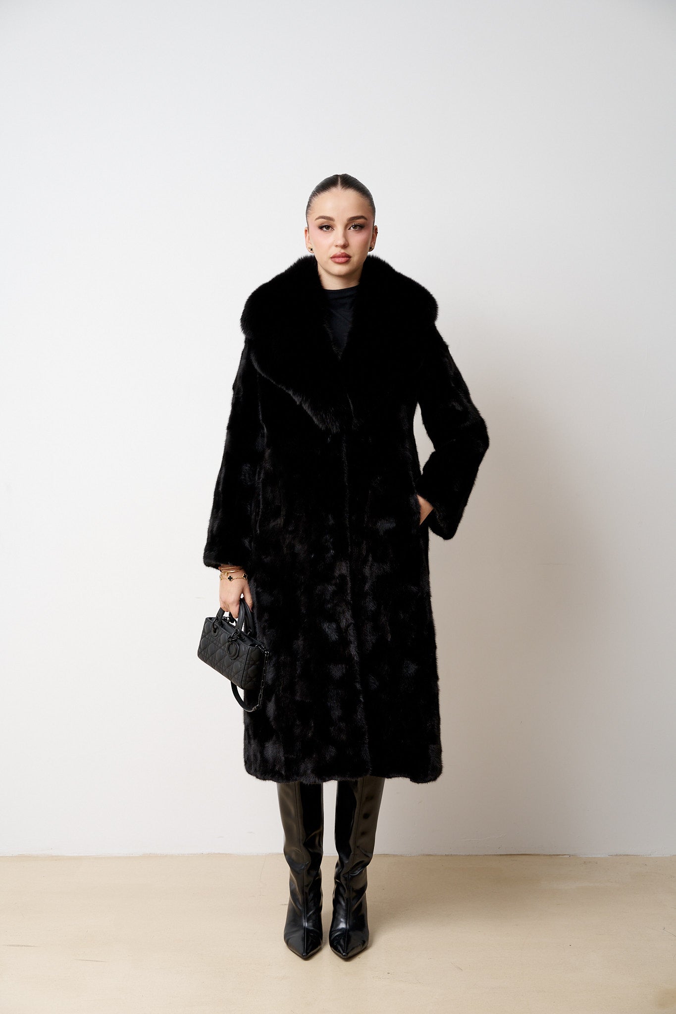 Haina Lunga din Blana Naturala de Vizon cu Guler din Vulpe, Neagra, Mareus