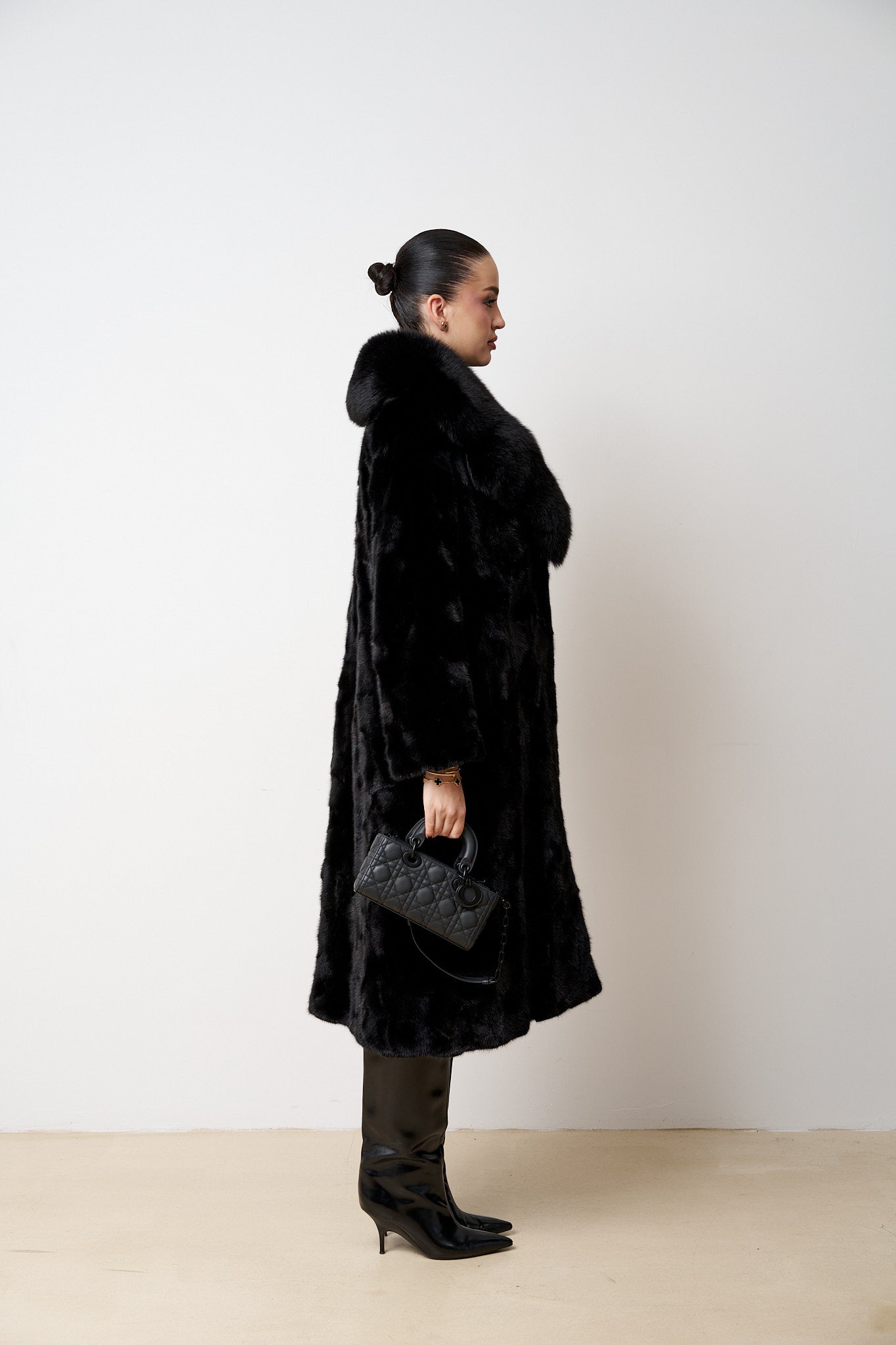 Haina Lunga din Blana Naturala de Vizon cu Guler din Vulpe, Neagra, Mareus