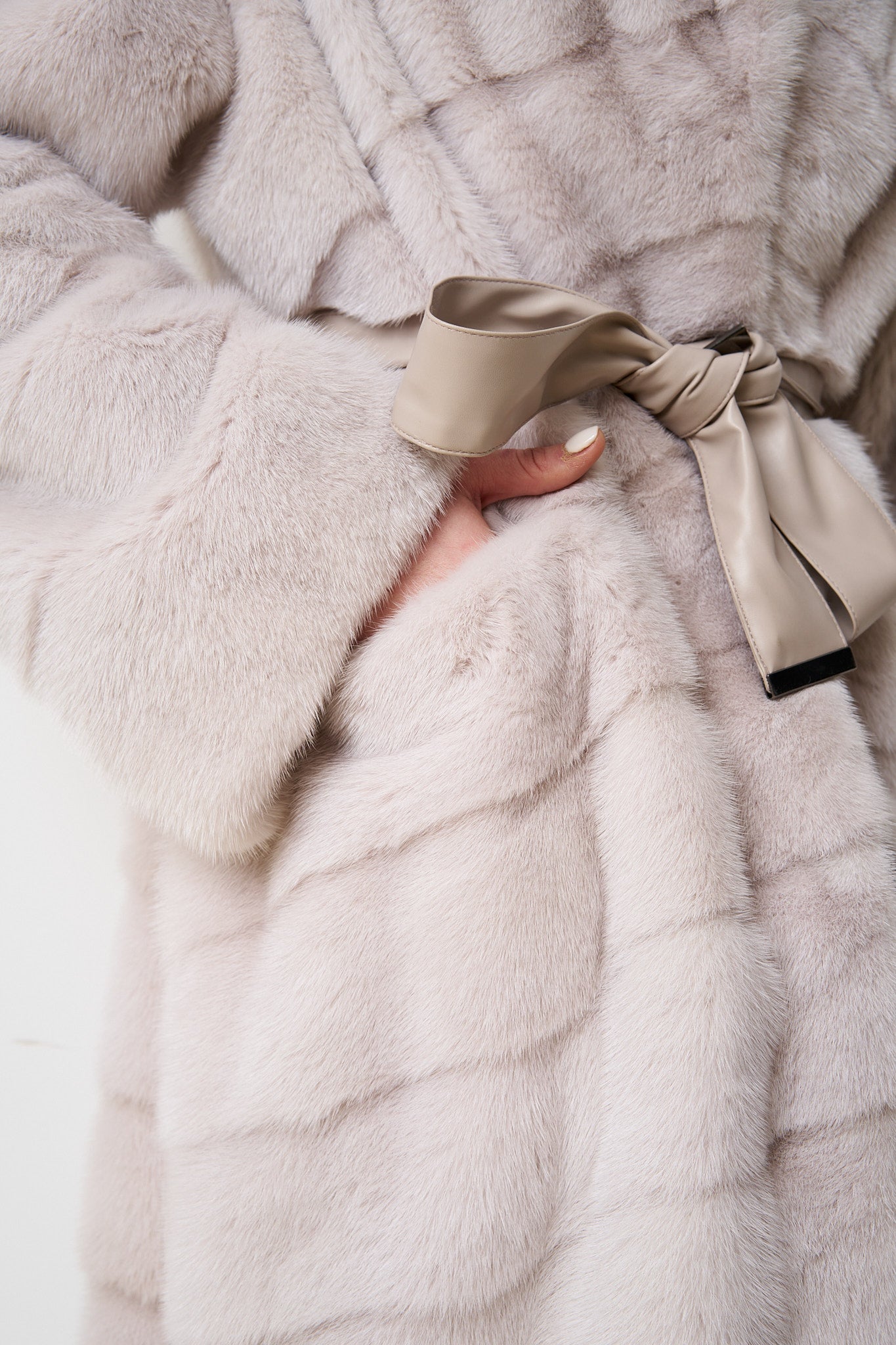 Haină din Blană Naturală de Vizon, cu Cordon, Alb Rose, Mareus