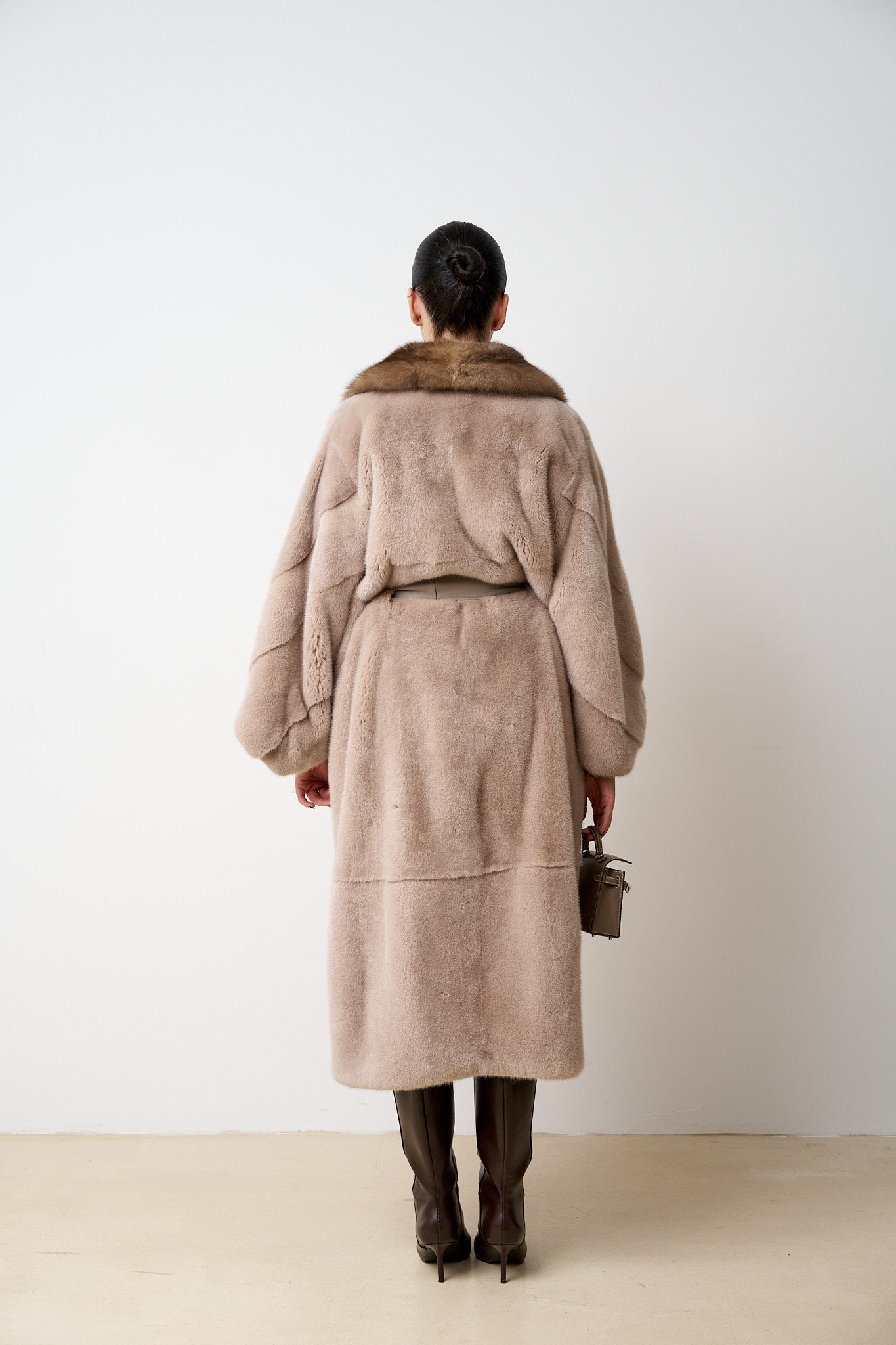 Haină din Blană Naturală de Vizon cu Guler din Zibelina, Bej Pudra, Mareus