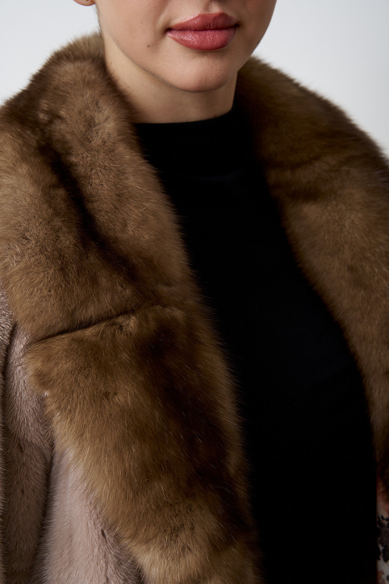 Haină din Blană Naturală de Vizon cu Guler din Zibelina, Bej Pudra, Mareus