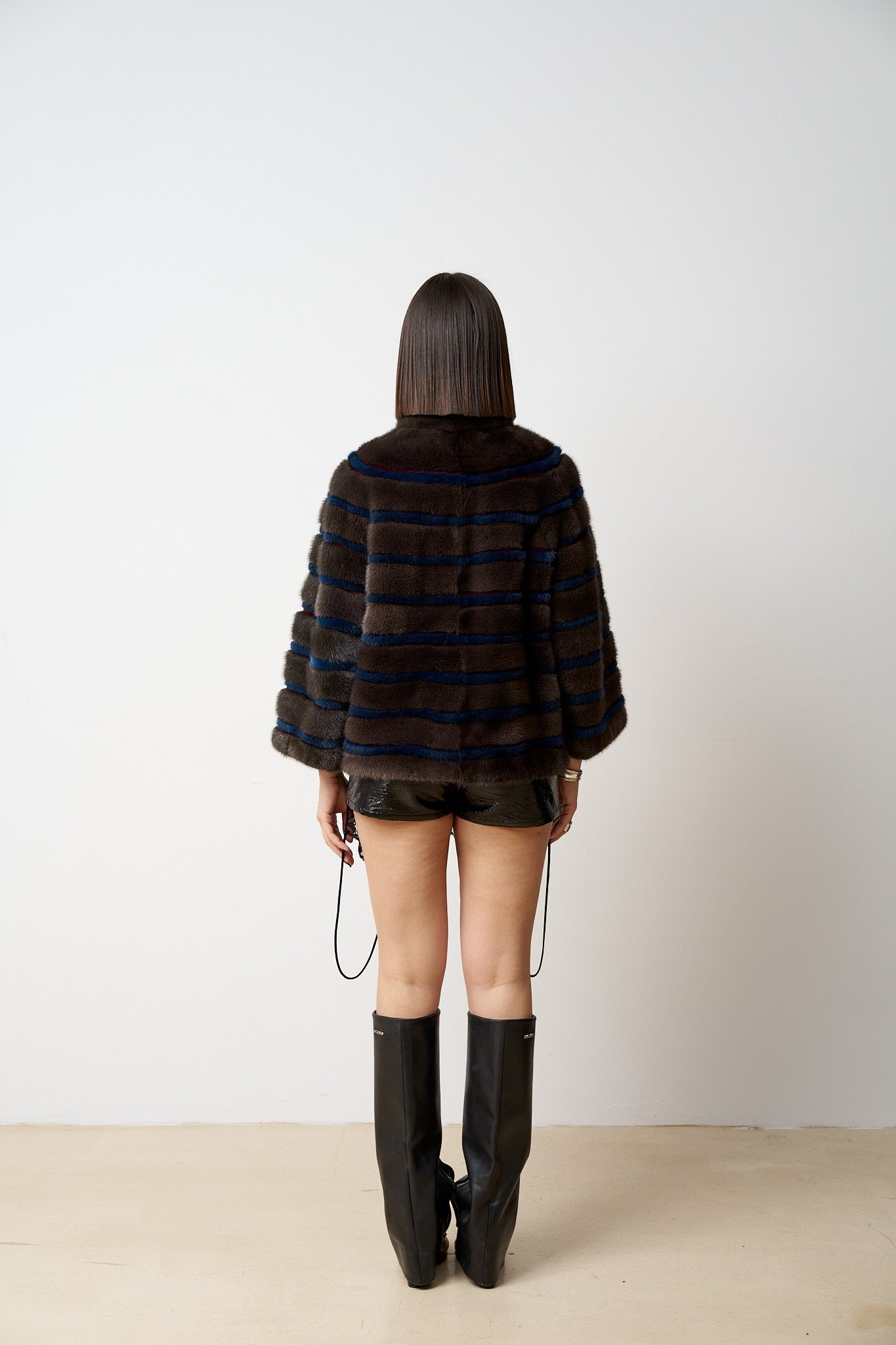 Haină din Blană Naturală de Vizon cu Inserții Albastre, Mocha Navy 597