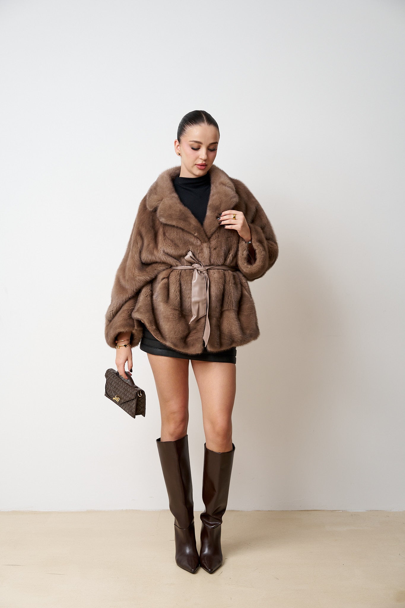 Haina din blana naturala de vizon, scurta, marime mare, Mareus