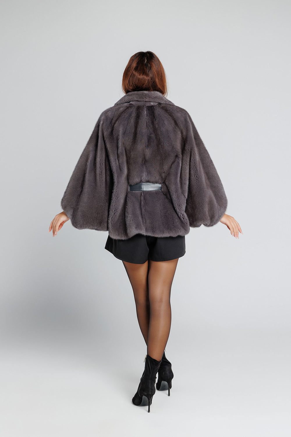 Capă din Blană Naturală de Vizon, cu Cordon din Piele, Femei, Graphite 341