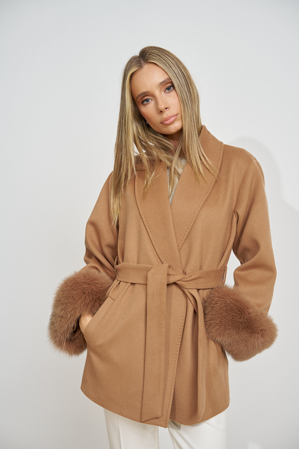 Palton din Lână, cu Manșete din Blană Naturală de Vulpe, Camel 671