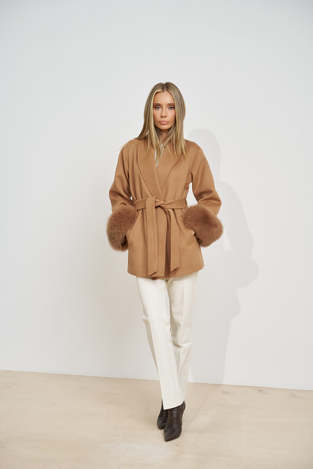 Palton din Lână, cu Manșete din Blană Naturală de Vulpe, Camel 671