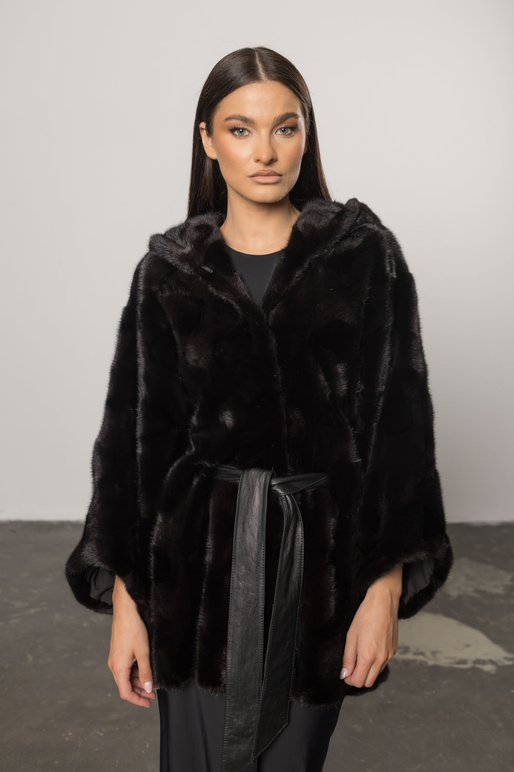 Capă din Blană Naturală de Vizon, cu Glugă, Cordon din Piele, Oversized, Obsidian 422