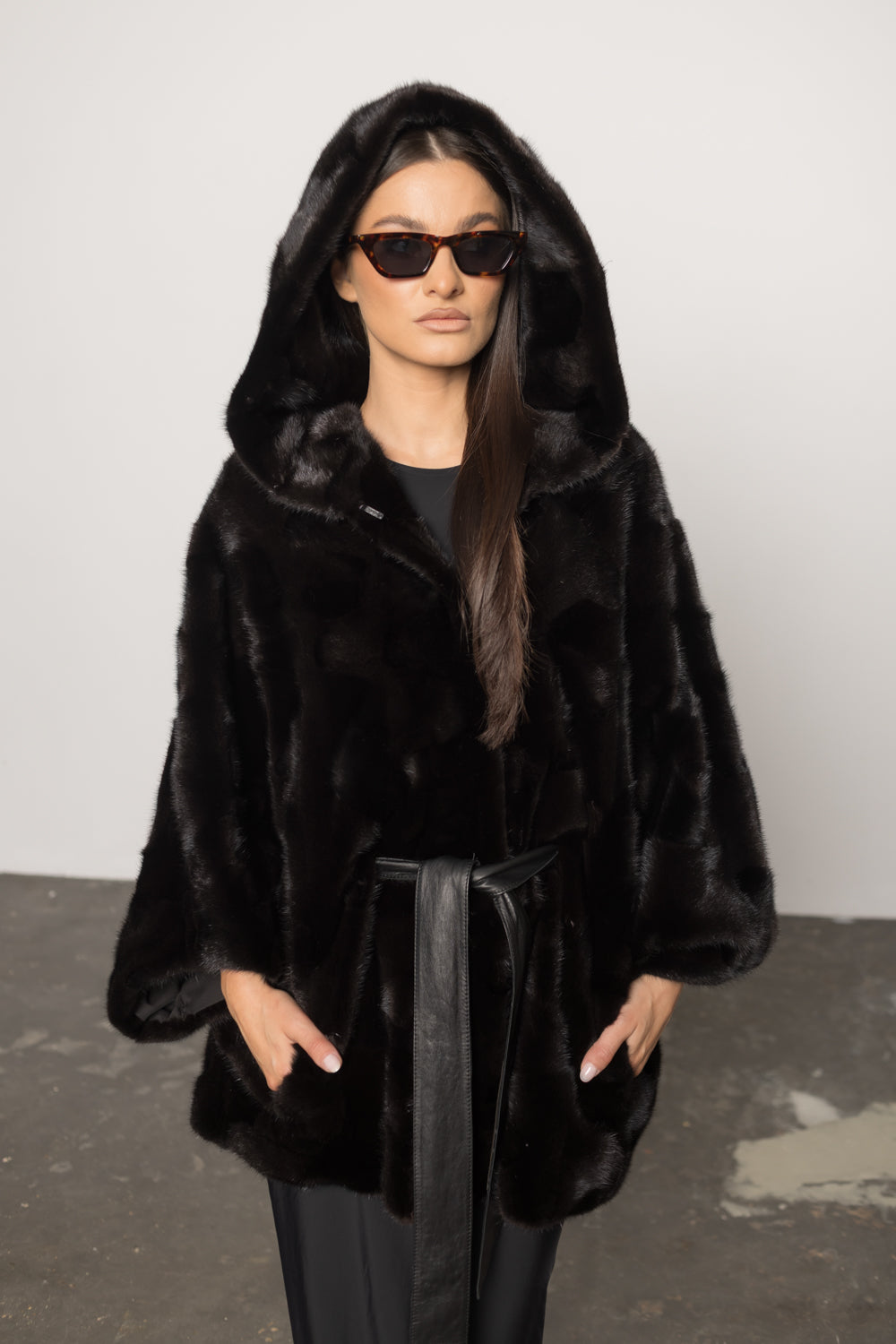 Capă din Blană Naturală de Vizon, cu Glugă, Cordon din Piele, Oversized, Obsidian 422