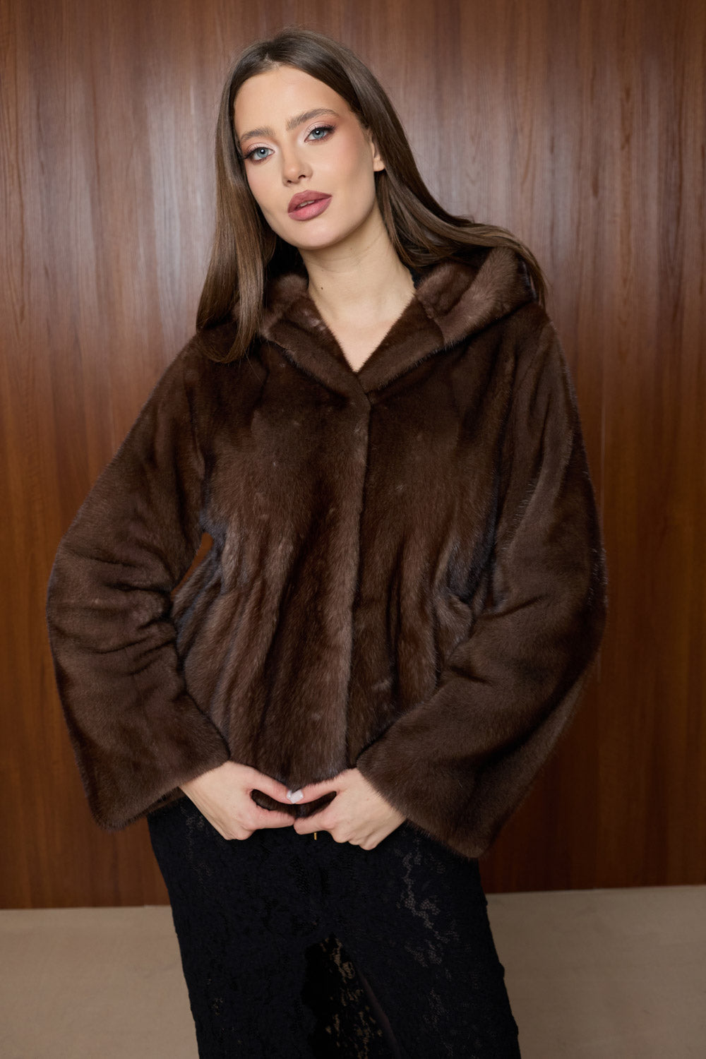 haina blana vizon maro cu gluga, Mareus