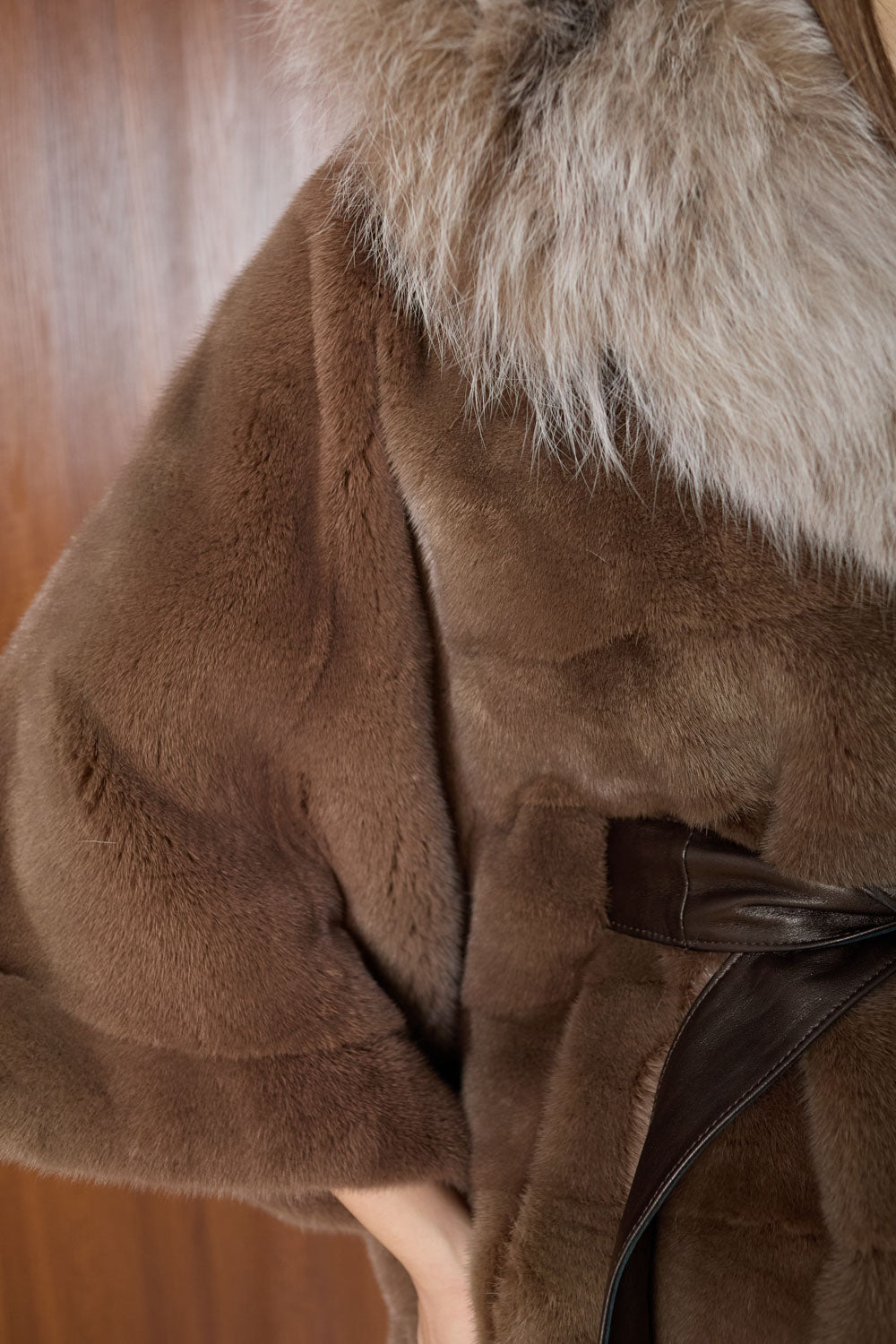 haina blana vizon maro cu gluga lynx, Mareus