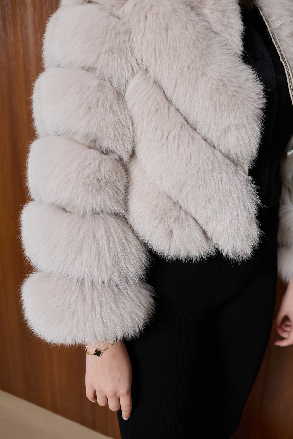 haina blana naturala vulpe, model V, vanilla cream, Mareus