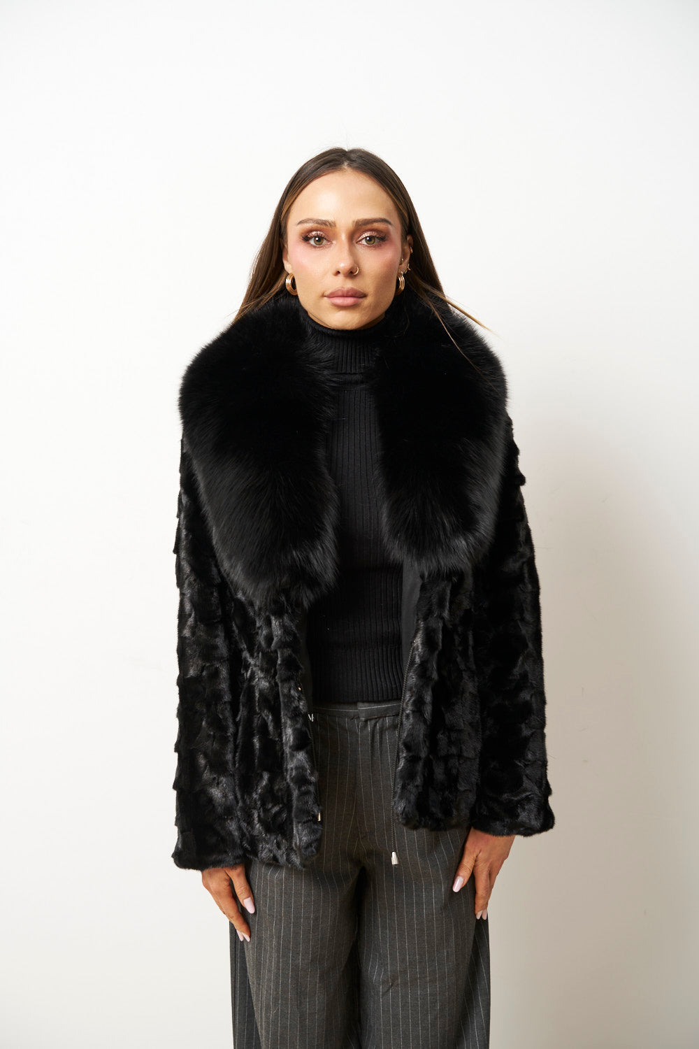 Haină din Blană Naturală de Nurcă cu Guler din Vulpe, Neagra, Mareus