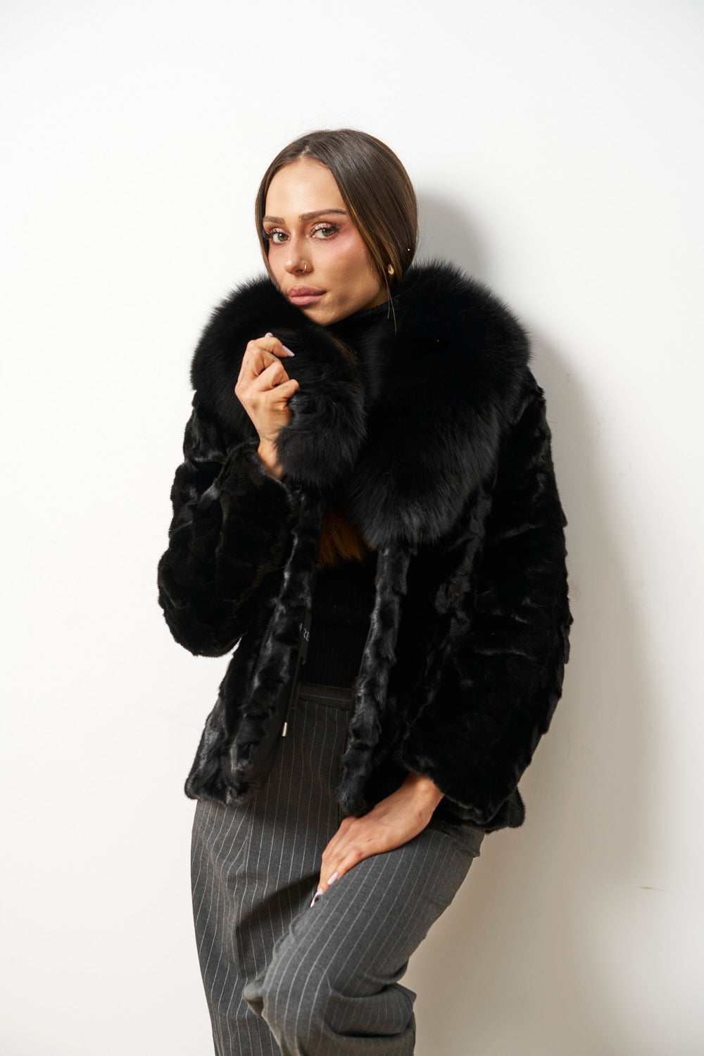 Haină din Blană Naturală de Nurcă cu Guler din Vulpe, Neagra, Mareus