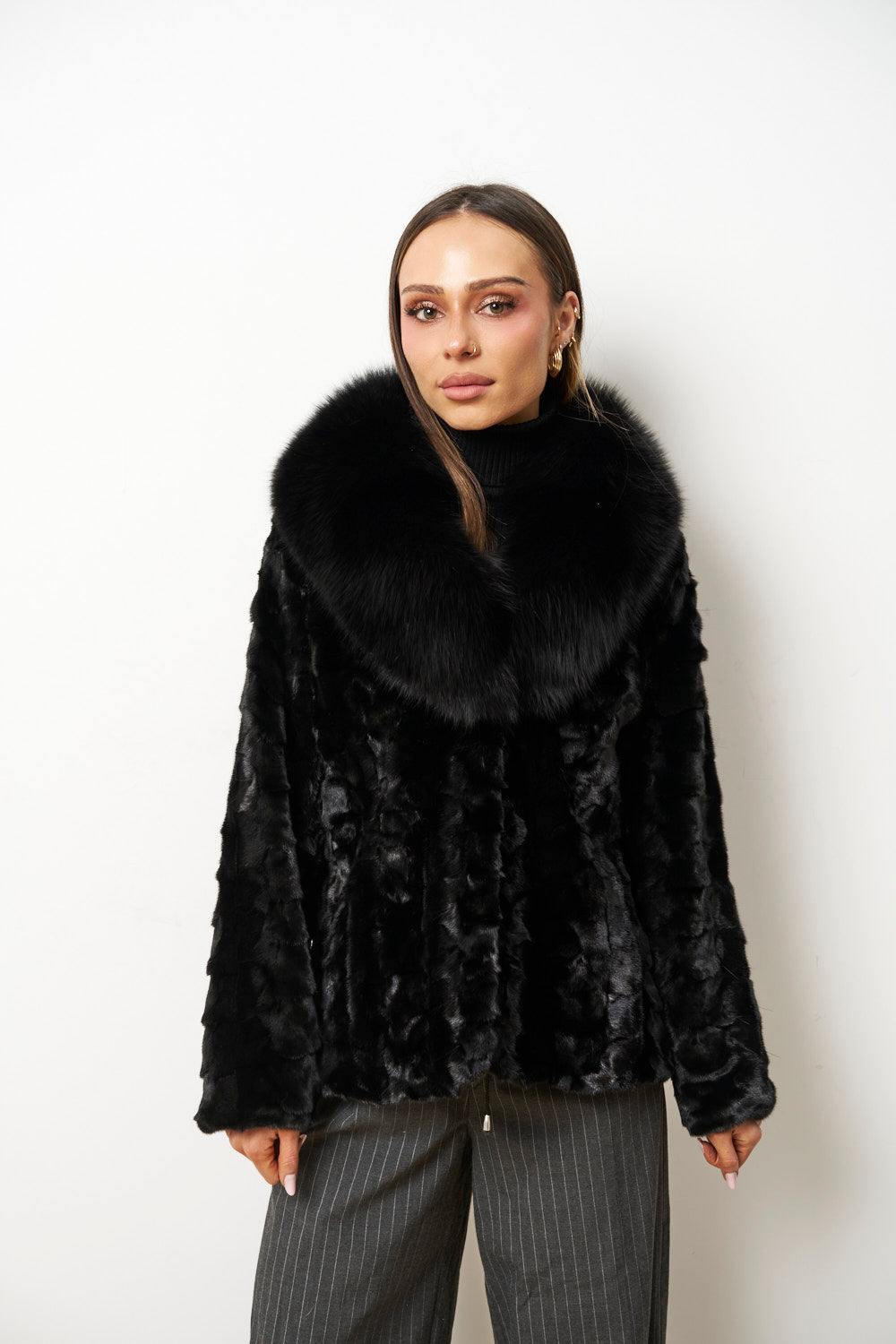 Haină din Blană Naturală de Nurcă cu Guler din Vulpe, Neagra, Mareus