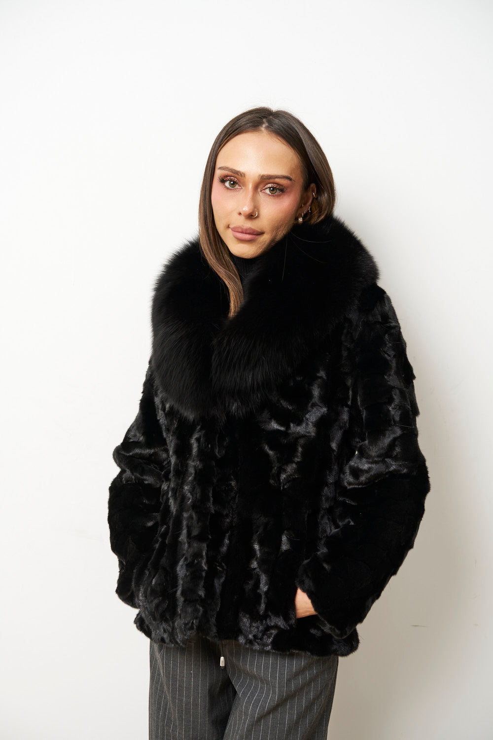 Haină din Blană Naturală de Nurcă cu Guler din Vulpe, Neagra, Mareus