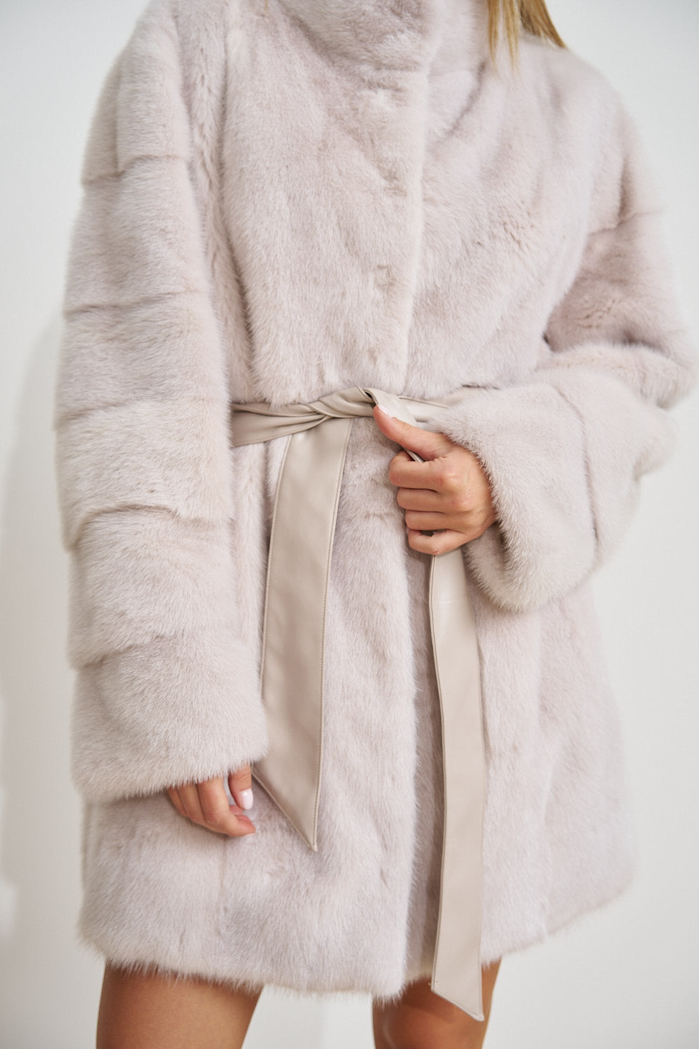 Haină din Blană Naturală de Vizon, cu Cordon din Piele, Blush Pearl 694
