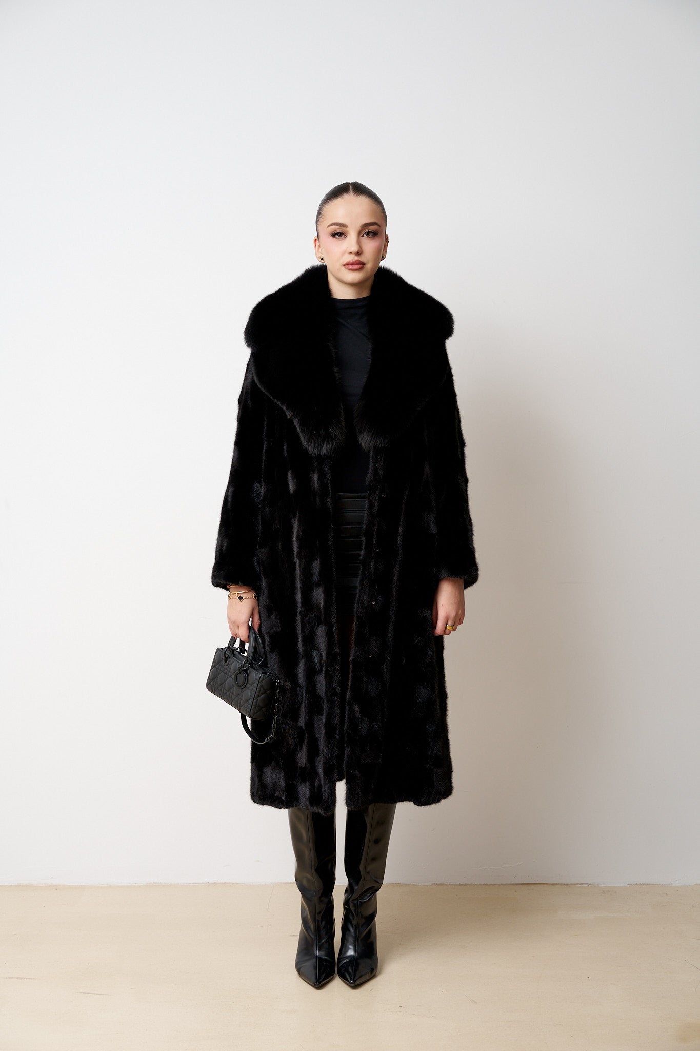 Haina Lunga din Blana Naturala de Vizon cu Guler din Vulpe, Neagra, Mareus