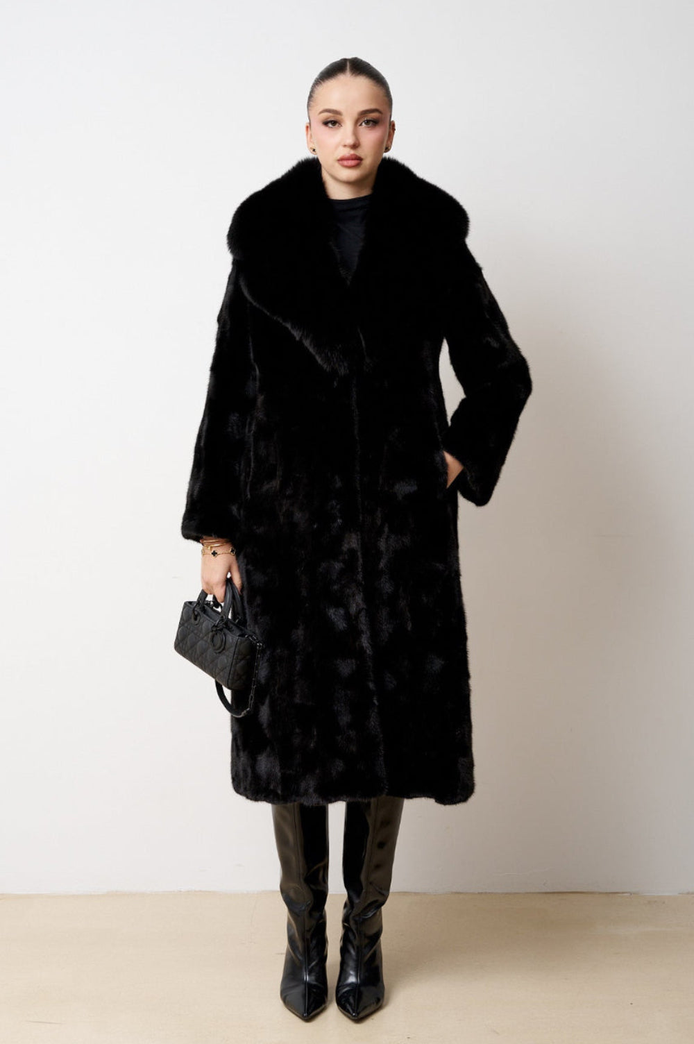 Haina Lunga din Blana Naturala de Vizon cu Guler din Vulpe, Neagra, Mareus