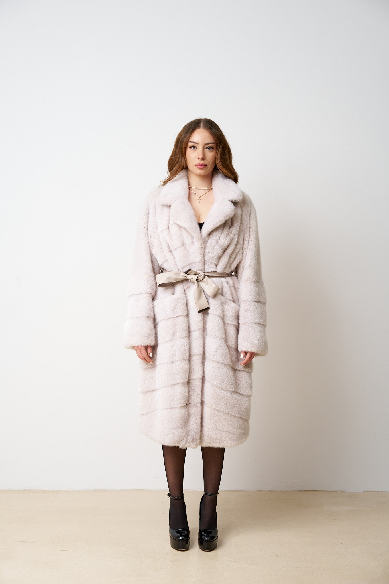 Haină din Blană Naturală de Vizon, cu Cordon, Alb Rose, Mareus