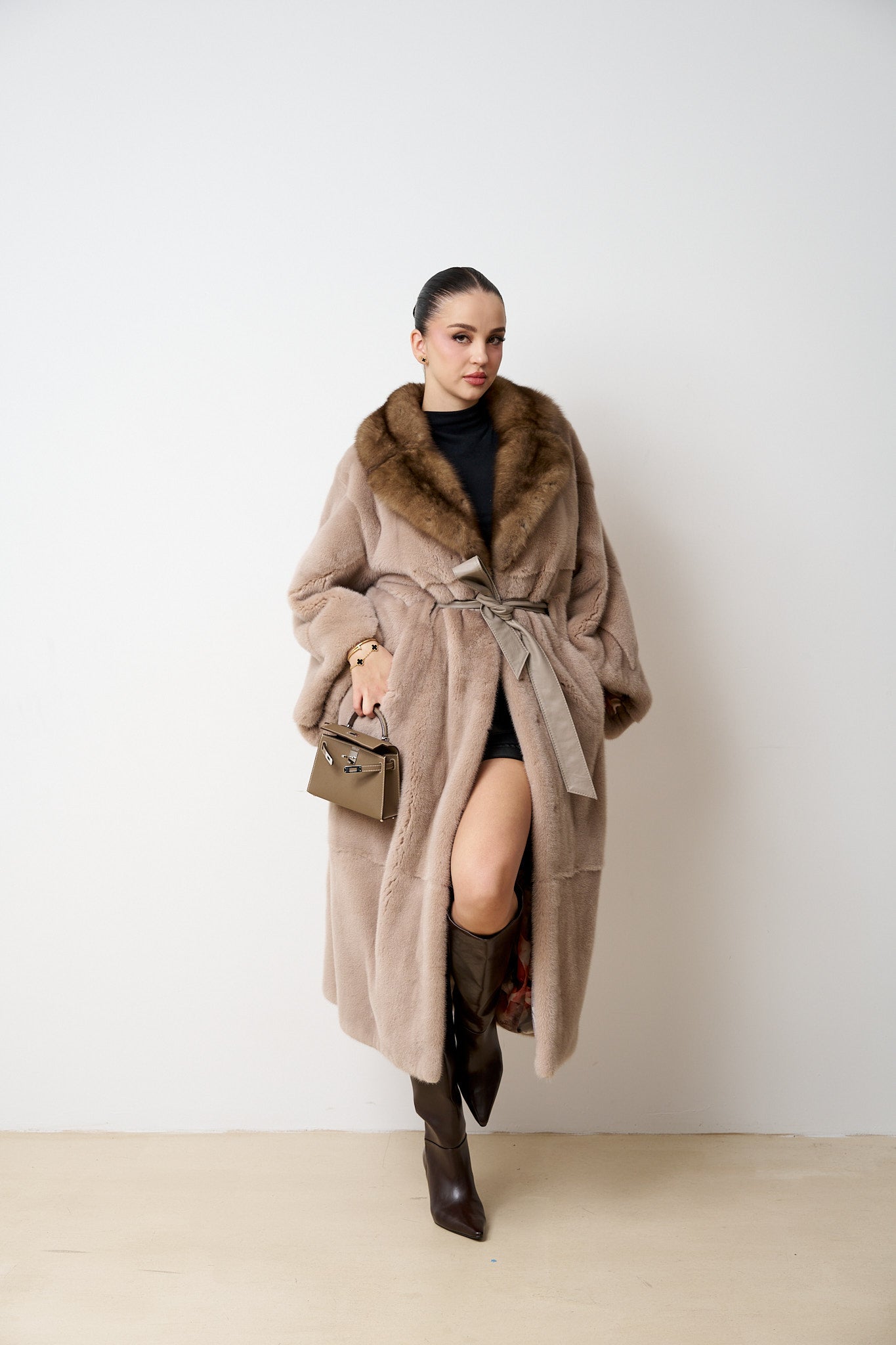 Haină din Blană Naturală de Vizon cu Guler din Zibelina, Bej Pudra, Mareus