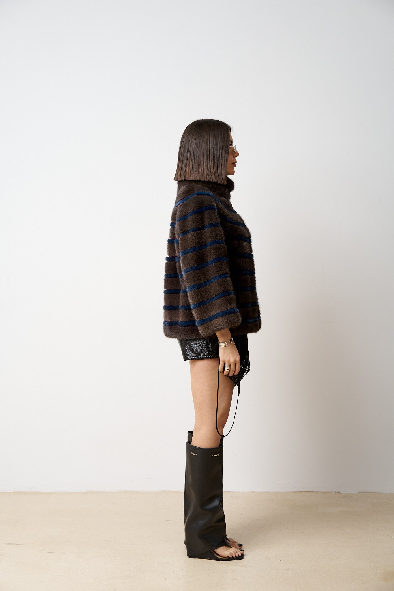 Haină din Blană Naturală de Vizon cu Inserții Albastre, Mocha Navy 597