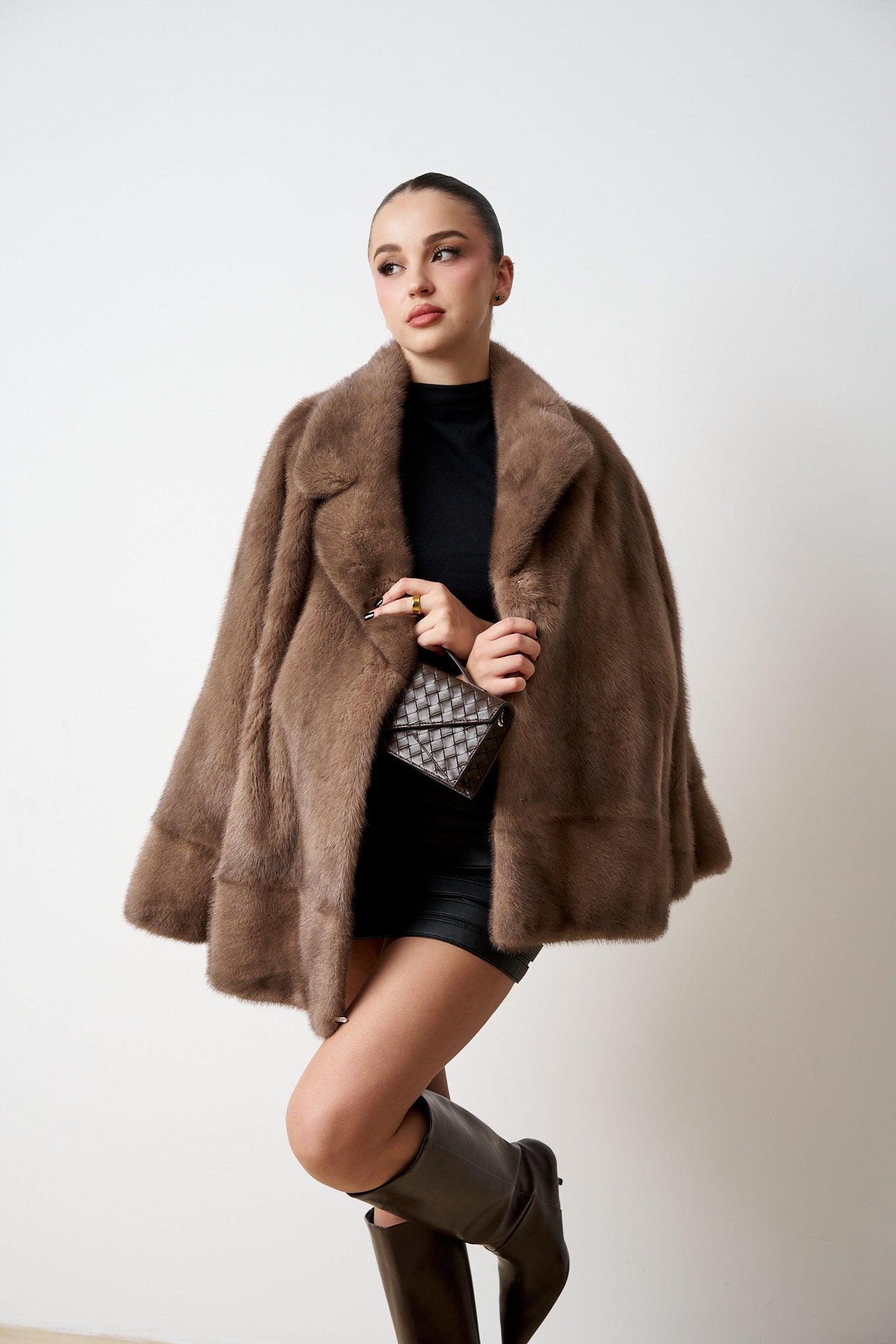 Haina din blana naturala de vizon, scurta, marime mare, Mareus