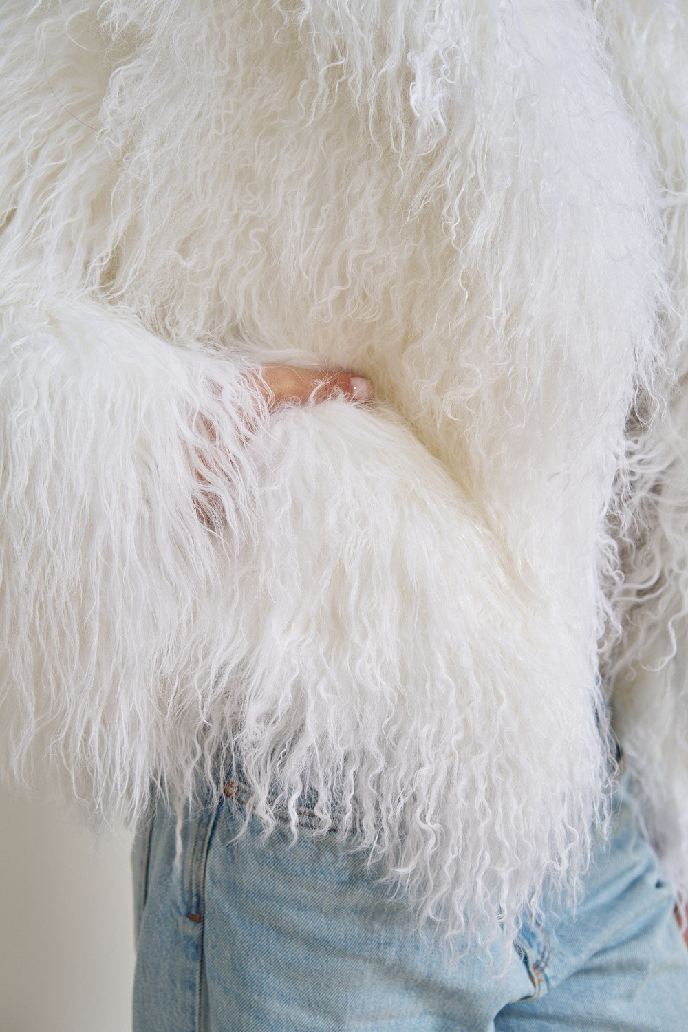 Cappotto in vera pelliccia di agnello tibetano, collo a revers, oversize, avorio 508