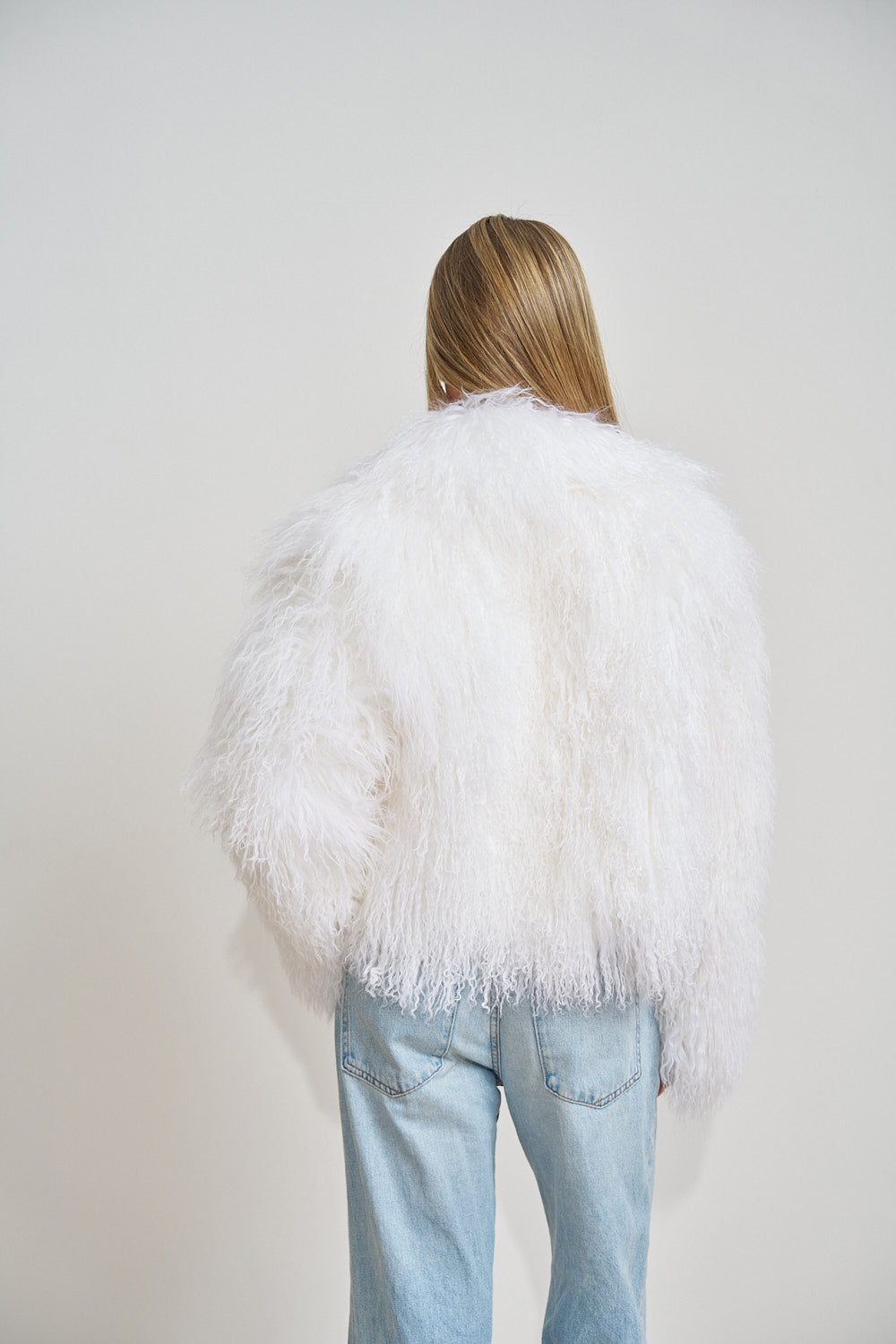 Cappotto in vera pelliccia di agnello tibetano, collo a revers, oversize, avorio 508