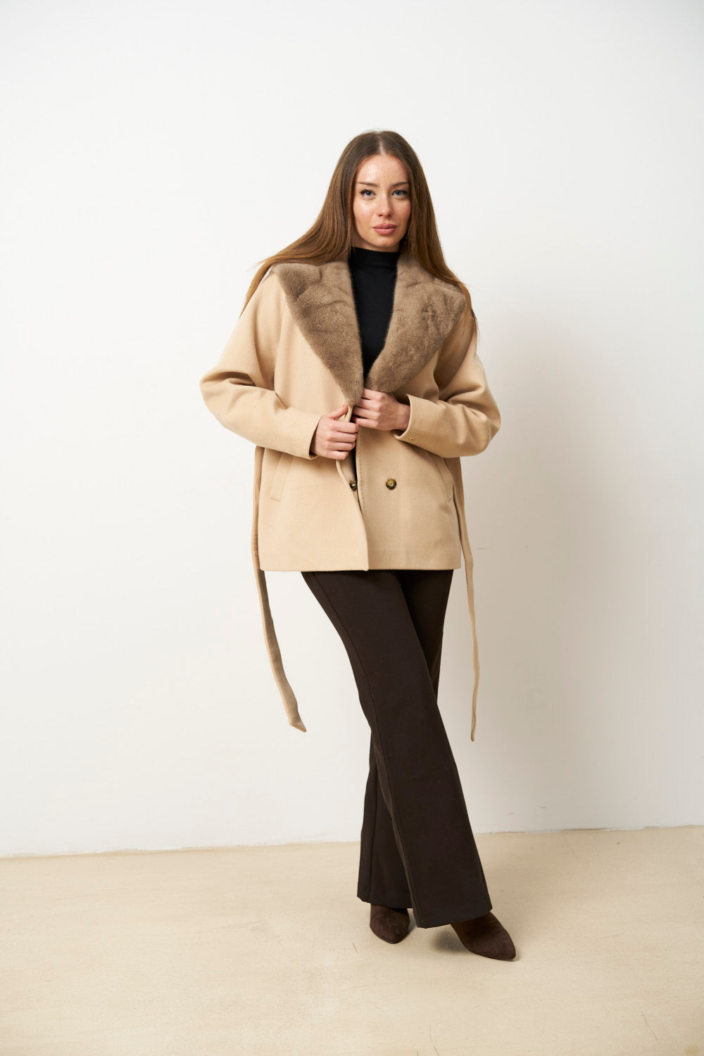 Palton din Cașmir cu Guler Detașabil din Blană Vizon, Pastel 632