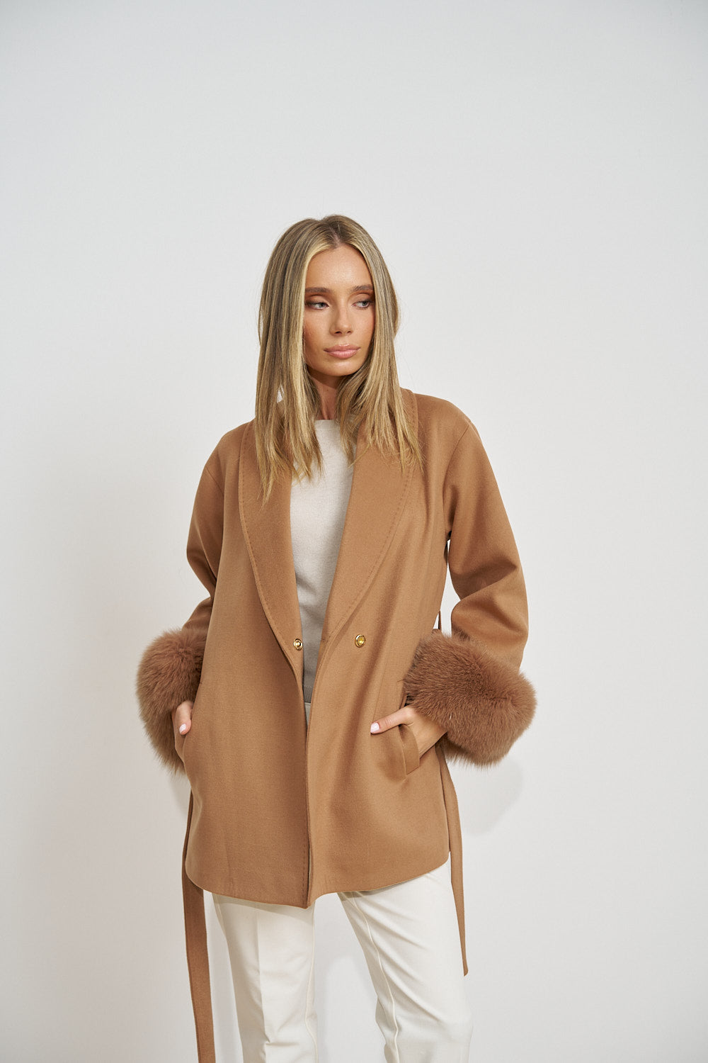 Palton din Lână, cu Manșete din Blană Naturală de Vulpe, Camel 671