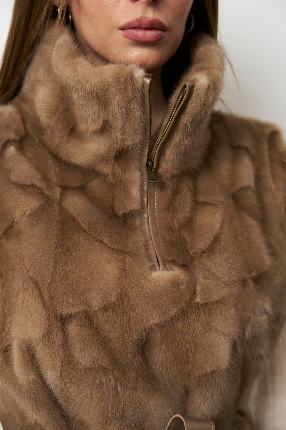 Vestă din Blană Naturală de Vizon pentru Femei, Decupata, cu Cordon, Maro Pastel, Mareus