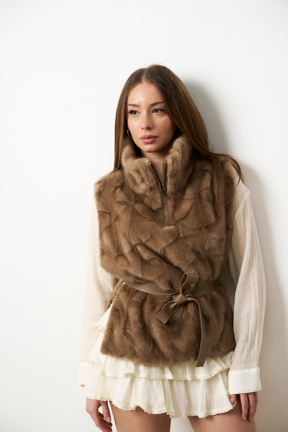 Vestă din Blană Naturală de Vizon pentru Femei, Decupata, cu Cordon, Maro Pastel, Mareus