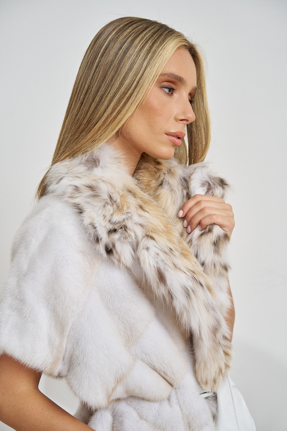 Vestă din Blană Naturală de Vizon, cu Guler din Blană de Lynx, Pearl 700